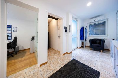 Haus mit Werkstatt. Wohnen & Arbeiten oder Kapitalanlage – 4.550 € monatliche Mieteinnahmen