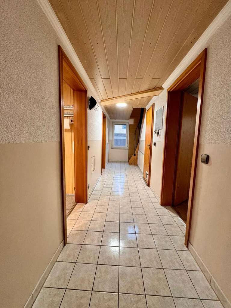 Immobilie in Erlenbach - Familienfreundliches Wohnhaus mit viel Potenzial und Scheune - Bild 3