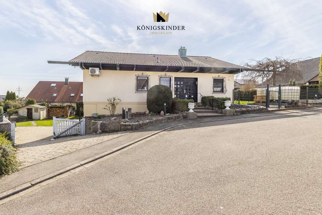 Immobilie in Tiefenbronn - Modernes Landhaus mit Einliegerwohnung, hochwertiger Ausstattung und Traumgarten! - Bild 0