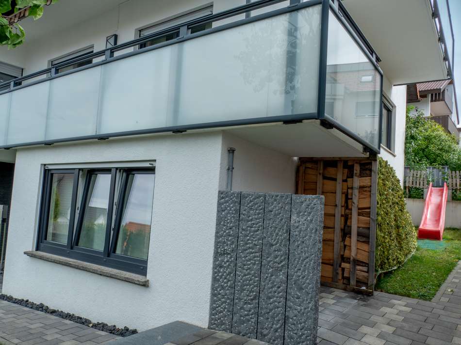 Weg ums Haus