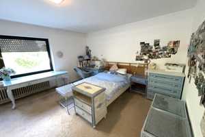 Muss man gesehen haben!
Ansprechendes Haus in begehrtem Umfeld, mit Tiefgaragenplatz und Potential! – Düren (Kreis) – Vorschaubild 30