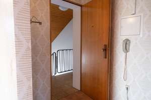 Sonnige Dachgeschoss-Oase mit PV-Anlage und Balkon – Die vollständige Adresse der Immobilie erhältst du vom Anbieter., 73614 Schorndorf – Vorschaubild 3