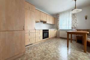 Neuer Preis...die Modernisierung kann starten.
4 Zimmer auf 131 m². Herrliches Grundstück.
Südstad – Die vollständige Adresse der Immobilie erhältst du vom Anbieter., 78050 Villingen, Villingen-Schwenningen – Vorschaubild 4