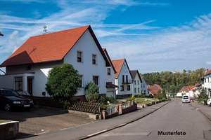 Wohnhaus mit Werkstatt-/Lagerhalle - Wohnen und Arbeiten unter einem Dach