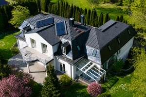 Großzügige Villa auf seltenem Grundstück in Grünwald – Die vollständige Adresse der Immobilie erhältst du vom Anbieter., 82031 Grünwald – Vorschaubild 1