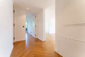 GRÜN - PRIVAT - LUXURÖS
Traumhafte Penthousewohnung mit 76 m² Terasse – Die vollständige Adresse der Immobilie erhältst du vom Anbieter., 81927 Englschalking, München – Vorschaubild 3