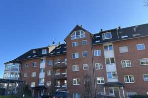 Attraktive Wohnung  mit geh. Innenausstattung mit Balkon und EBK - ab 01.07 verfügbar