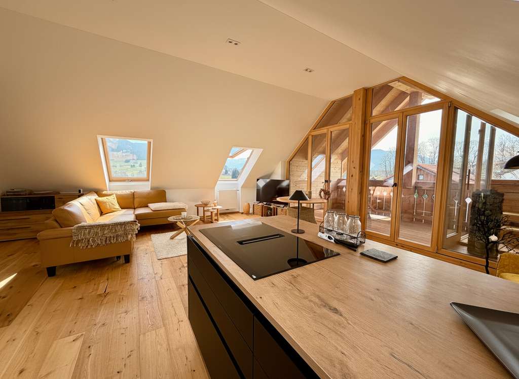 Immobilie in Saulgrub - Exklusive Dachgeschosswohnung mit Sauna & Panoramablick – Ruhe in den Ammergauer Alpen - Bild 2
