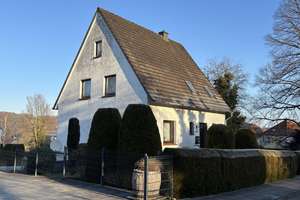 Charmantes Einfamilienhaus mit großem Garten und Fernblick in Vlotho – Die vollständige Adresse der Immobilie erhältst du vom Anbieter., 32602 Vlotho – Vorschaubild 1