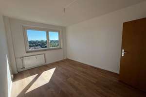 Geräumige Familienwohnung mit Balkon und besten Ausblick | EBK auf anfrage dazu – Moseler Straße 8, 8058 Pölbitz, Zwickau – Vorschaubild 5
