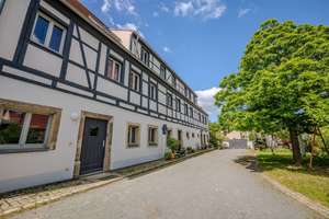 HISTORISCHES FACHWERKJUWEL MIT GARTENIDYLLE – DENKMALGESCHÜTZTES REIHENHAUS