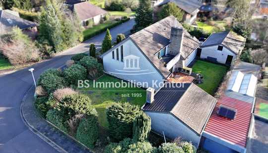 Bild von Untenende! Großzügiges Einfamilienhaus mit Garagen, Gartenanlage und Terrasse in ruhiger, bevorzugte