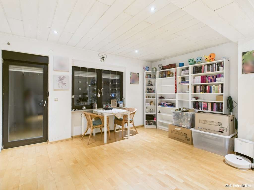 Immobilie in Oestrich-Winkel - Großzügige Dachgeschosswohnung in Oestrich zu verkaufen - Bild 1