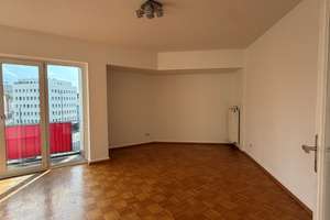 Schöne 2-Zimmer-Wohnung am Barbarossaplatz – Hohenstaufenring 2, 50674 Altstadt/Süd, Köln – Vorschaubild 3