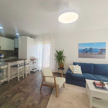 Penthouse mit privatem Solarium, Meerblick, Pool und Garage in Strandnähe