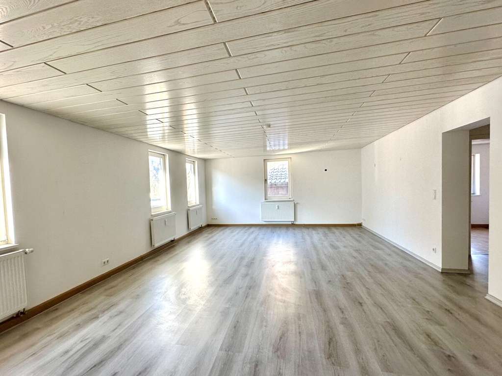 Immobilie in Höfen an der Enz - Familientraum auf zwei Ebenen – lichtdurchflutete Maisonette mit Garten - Bild 3