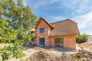 Luxuriöses Neubauprojekt: Doppelhaushälfte unter Reet  in Archsum (Ferienwohnen) Hausteil 2 – Die vollständige Adresse der Immobilie erhältst du vom Anbieter., 25980 Sylt (Gemeinde) – Vorschaubild 2