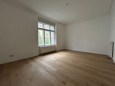 Seltene 4,5-Zi.-Altbauwohnung mit Terrasse, 106 m², hohe Decken und Eichenparkett im Bismarckviertel