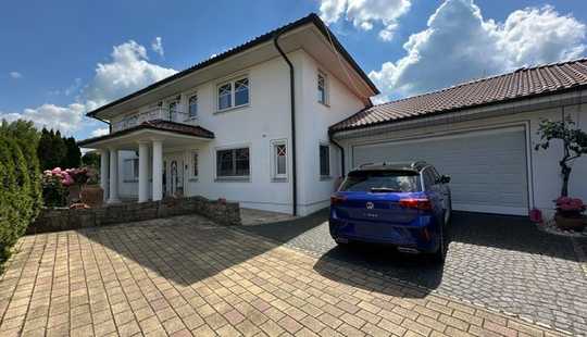 Bild von Traumhaftes Einfamilienhaus mit Außenpool und herrlichem Garten in bevorzugter Wohngegend