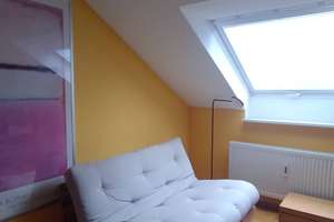 Stilvolle Dachgeschosswohnung mit vier Zimmern (teilmöbliert) in Karlsruhe-Wolfartsweier – Talwiesenstraße 19, 76228 Wolfartsweier, Karlsruhe – Vorschaubild 2