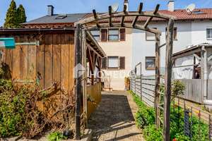 Reihenhaus mit Sonnengarten. Garage, 3 Zimmern und gemütlichem Dachgeschoss-Studio – Die vollständige Adresse der Immobilie erhältst du vom Anbieter., 72760 Reutlingen-Mitte, Reutlingen – Vorschaubild 3