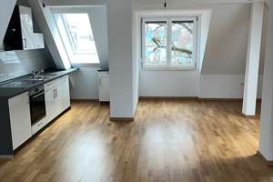 Toll ausgebaute 2 - Zimmer Dachgeschoss Wohnung mit Einbauküche in Zentrumsnähe! – 93055 Ostenviertel, Regensburg – Vorschaubild 5