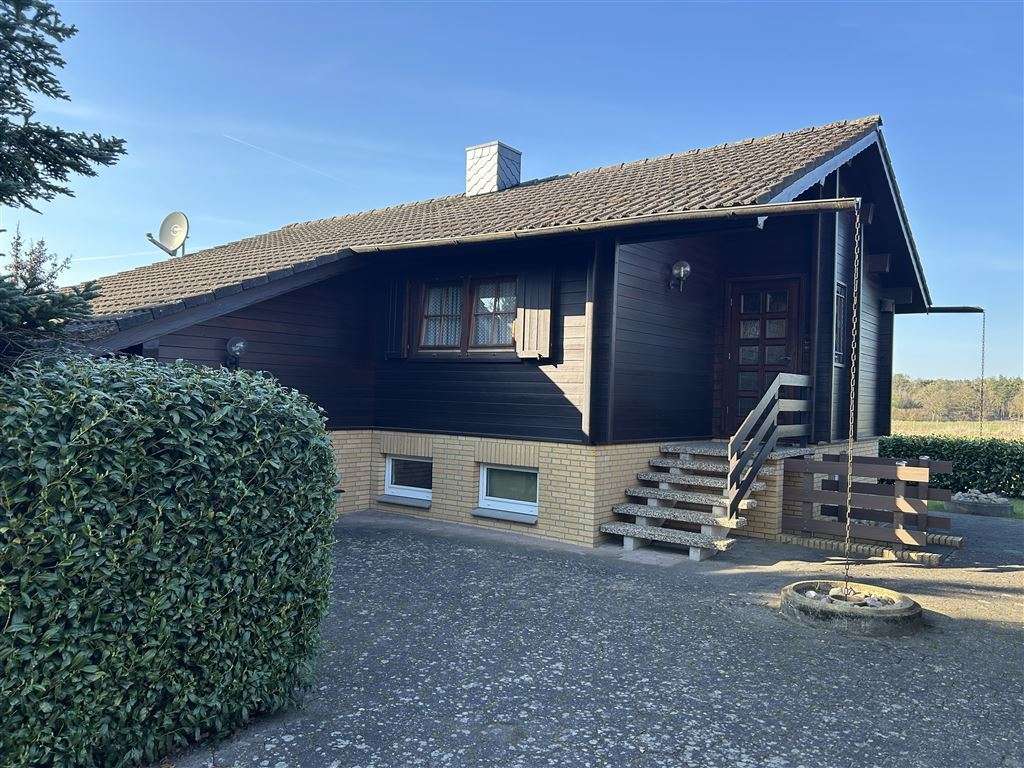 Immobilie in Steyerberg - Charmantes Blockbohlenhaus mit Sonnenterrasse mit tollem Weitblick u. einer beheizbaren Vollkeller. - Bild 0