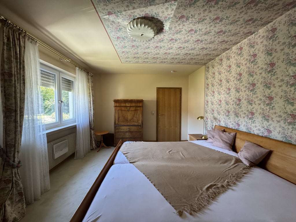 Immobilie in Loffenau - Repräsentatives, großzügiges Einfamilienhaus mit Einliegerwohnung in Bestwohnlage mit großem,  - Bild 0