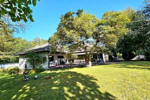 Exklusiver Bungalow mit Schwimmbad und parkähnlichem Grundstück für 429.000 € zu verkaufen in Lauter – Die vollständige Adresse der Immobilie erhältst du vom Anbieter., 67745 Grumbach – Vorschaubild 2