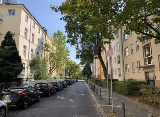 GARAGE/ LAGER *Paul & Partner* ERSTKLASSIGER PLATZ FÜR IHR PKW ODER LAGER HINTER DER DEUTSCHEN BANK!