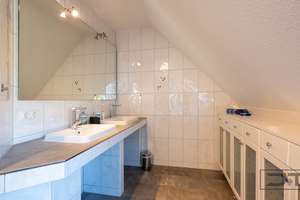 Bindlacher Bestlage mit einzigartigem Fernblick: Stilvoll modernisiertes 2001er EFH mit ELW & Pool! – Die vollständige Adresse der Immobilie erhältst du vom Anbieter., 95463 Bindlach – Vorschaubild 28