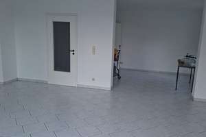 Lichtdurchflutete Doppelhaushälfte mit Einliegerwohnung in ruhiger Lage – Wilhelm-Leuschner-Str. 31a, 61231 Bad Nauheim – Vorschaubild 2