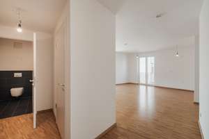 Großzügige 2- ZKB, großer Wohn-Essbereich, Tageslichtbad, sonnige Terrasse – Dürkheimer Straße 106, 68309 Käfertal, Mannheim – Vorschaubild 2