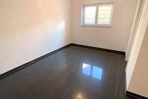 Moderne 2-Zimmer-Einliegerwohnung mit Einbauküche & separatem Eingang – Am Eglenbach 21, 73035 Göppingen – Vorschaubild 2