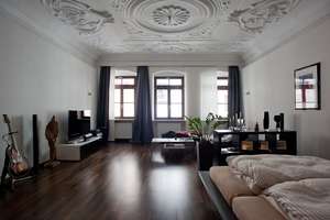 Altstadt-Loft mit Stuckdecke
