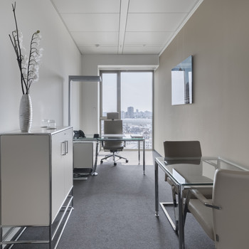 Moderne Büros für wachsende Unternehmen in Signature Tower 185