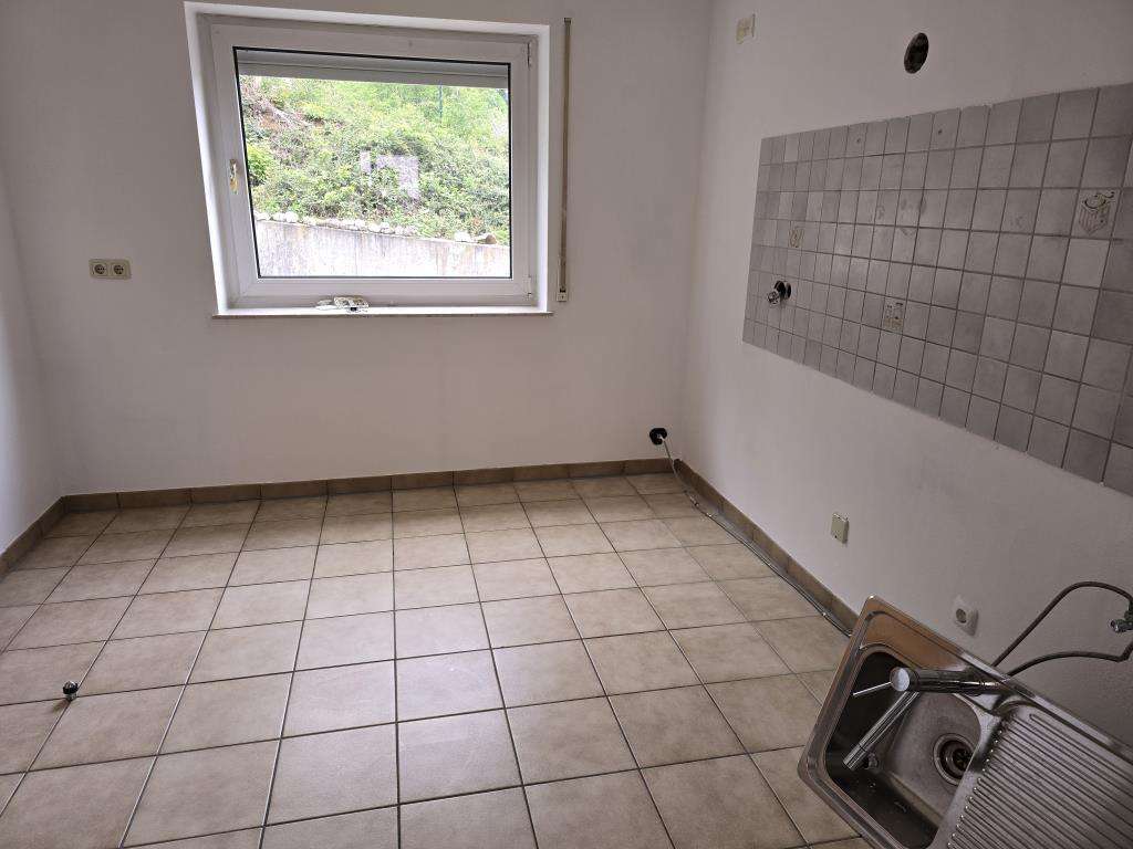 Immobilie in Lappersdorf - großzügige Maisonette-Wohnung mit großem Südbalkon, Garage und Carport - Bild 2