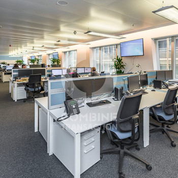 Mitten in der Stadt – Büroflächen für ambitionierte Unternehmen. combine Transaction.