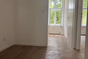 Altbaujuwel am Wröhmännerpark –5-Zimmer-Wohnung mit Stuck, Balkon und zwei Bädern – Die vollständige Adresse der Immobilie erhältst du vom Anbieter., 13585 Spandau (Ortsteil), Berlin – Vorschaubild 8