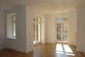 Traumhafte 4-Zimmerwohnung mit Kamin, zwei Balkonen, Bad en Suite im exklusiven Waldstraßenviertel!