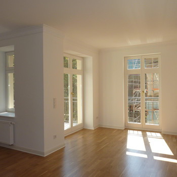 Traumhafte 4-Zimmerwohnung mit Kamin, zwei Balkonen, Bad en Suite im exklusiven Waldstraßenviertel!