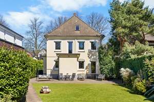 Charmante Stadtvilla mit Vollkeller und großzügigem Süd-Grundstück in ruhiger Anwohnerstraße – Die vollständige Adresse der Immobilie erhältst du vom Anbieter., 22159 Farmsen-Berne, Hamburg – Vorschaubild 2
