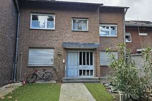 Gepflegtes vermietetes 2-Familienhaus mit Garten plus Einliegerwohnung in gefragter Wohnlage – Die vollständige Adresse der Immobilie erhältst du vom Anbieter., 47807 Fischeln, Krefeld – Vorschaubild 1