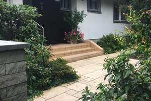 Exklusives Reihenendhaus im Bungalow-Stil mit Galerie, Pool und traumhaften Garten