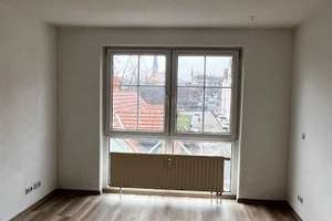 * Kompakte und vermietete 1-Zimmer mit Dusche, EBK, Tiefgarage, Aufzug und Laminat in Bestlage *
