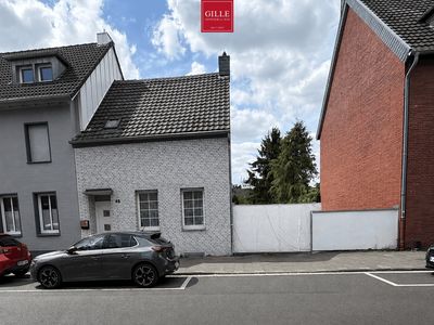 Kernsaniertes Einfamilienhaus auf großem Baugrundstück in begehrter Lage im Neusser Norden