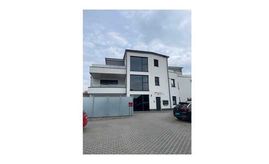 Exklusives Erdgeschosswohnung mit eigener Heizung (Erdwärme), Steingarten und zwei Terrassen