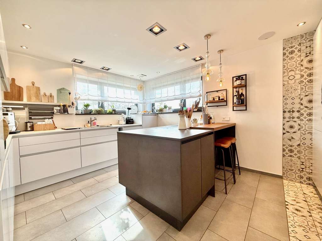 Immobilie in Neuenstein - Stilvolles Einfamilienhaus in gewachsenem Wohngebiet - Bild 3