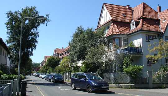 Bild von Großzügiges 1-Fam.-Hs. - Stilaltbau in schöner Lage von Niederrad, provisionsfrei für den Käufer  !!