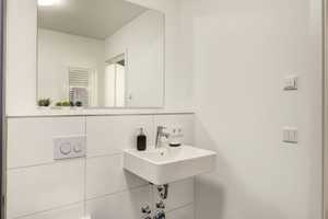 Stilvoll möbliertes, geräumiges 1-Zimmer-Apartment mit EBK und Balkon in Schwabing, München – Leopoldstr. 204, 80804 München – Vorschaubild 8